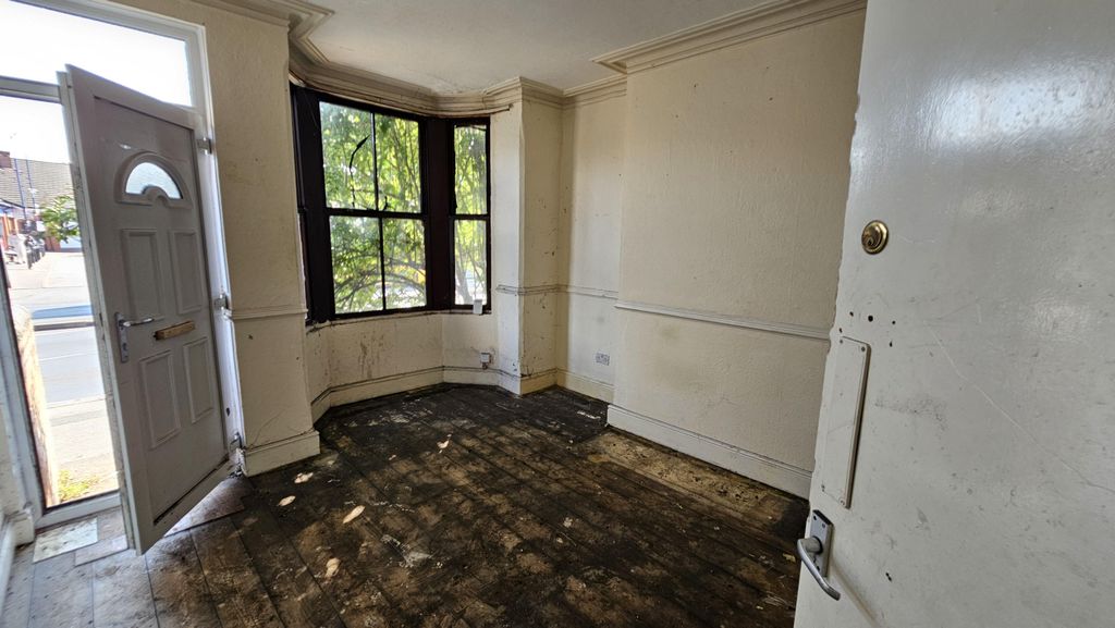 Property photo 2 of 16 20260709-Interior-5-Uvg1Rzdr6Trspb01.Jpg