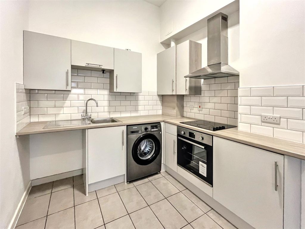 Property photo 3 of 6 Kitchen