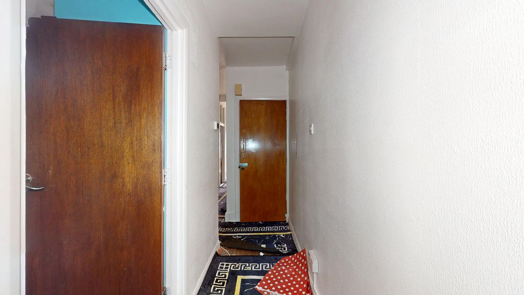Property photo 2 of 13 Ground Floor Flat, 79 Caulfield Road, East Ham, London, E6 2El