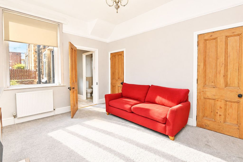 Property photo 2 of 8