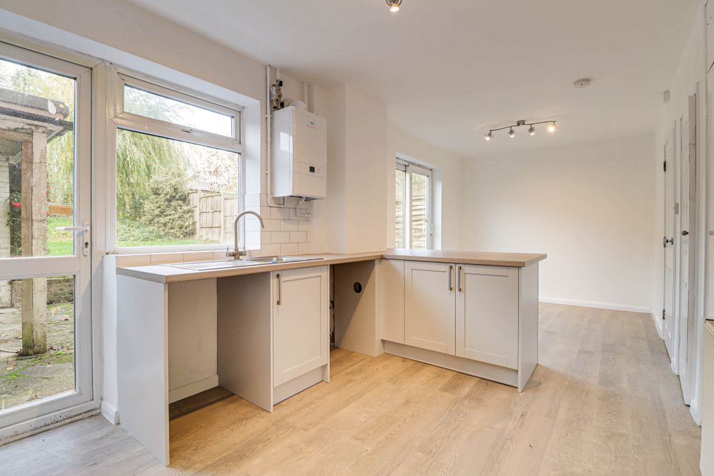 Property photo 3 of 17 Kitchen