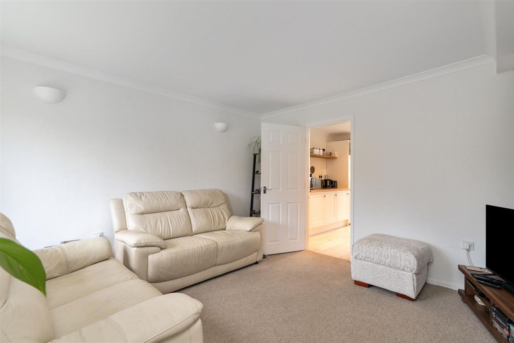 Property photo 3 of 15 39 Rainsbrook Drive_6.Jpg