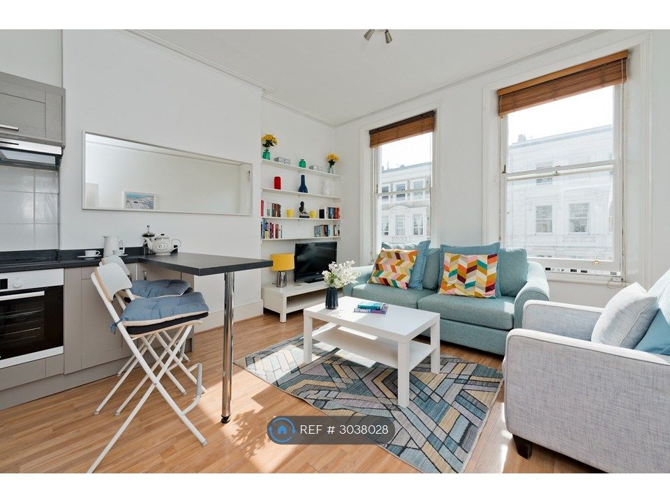 Property photo 3 of 7 Sitting Room With Optional Breakfast Bar