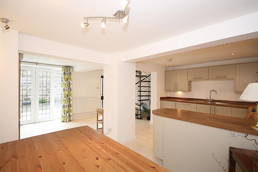 Property photo 2 of 12 Picture No. 02