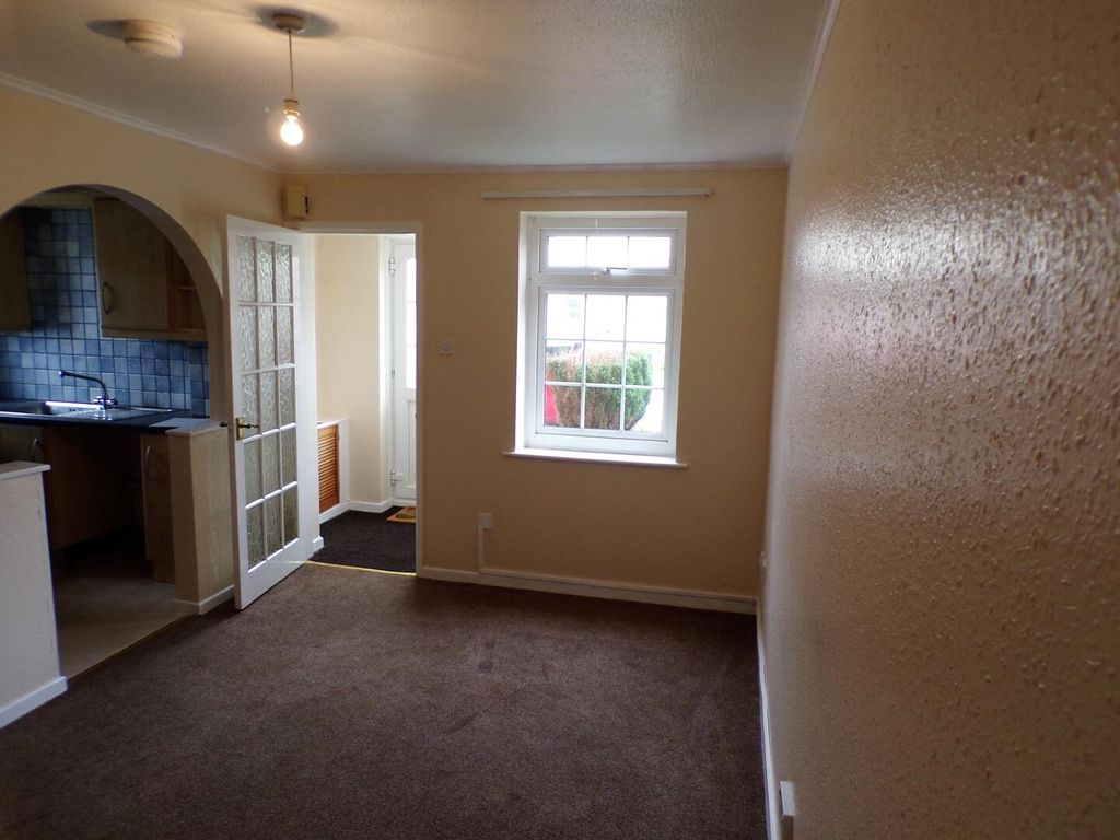 Property photo 3 of 6 Living Room