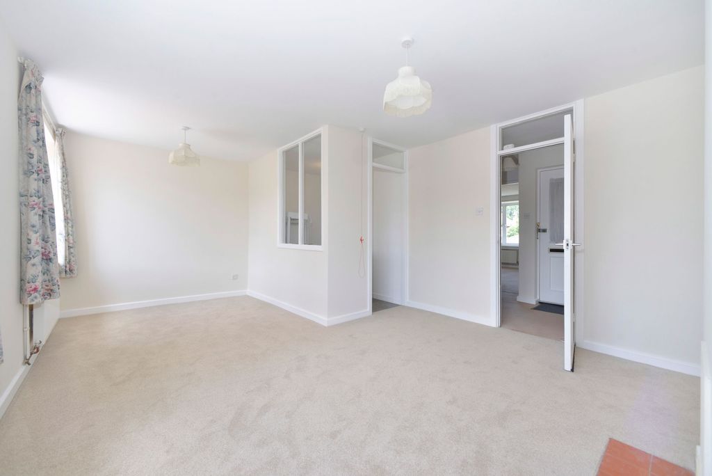 Property photo 3 of 8 Photo 6