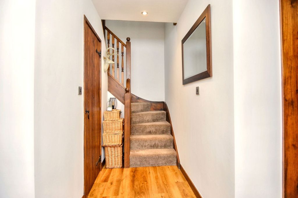 Property photo 3 of 28