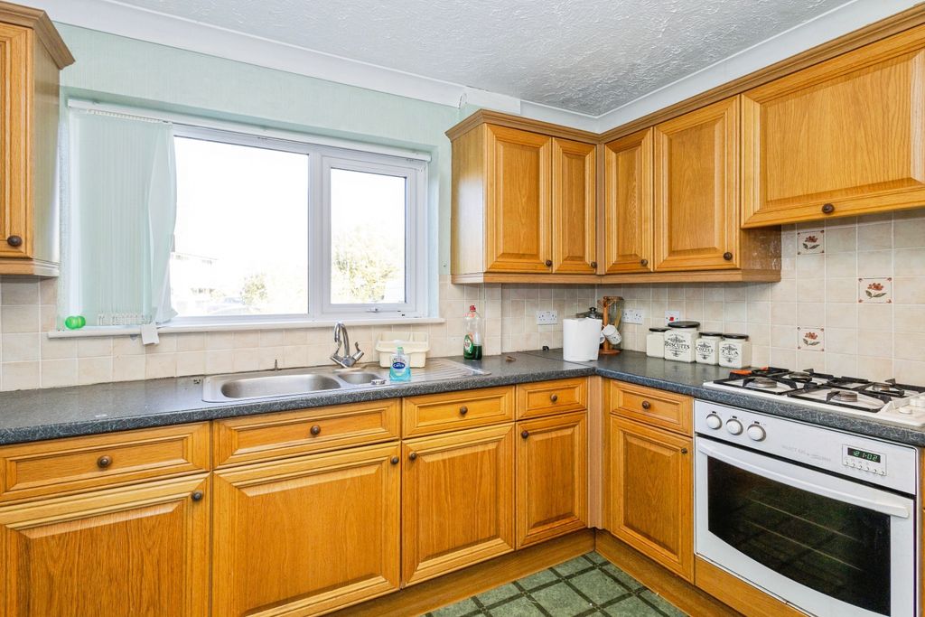 Property photo 2 of 13 Kitchen
