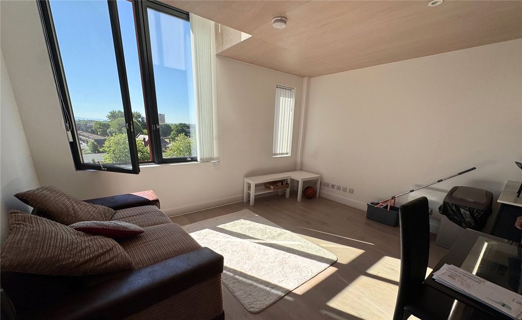 Property photo 1 of 12 Living Room