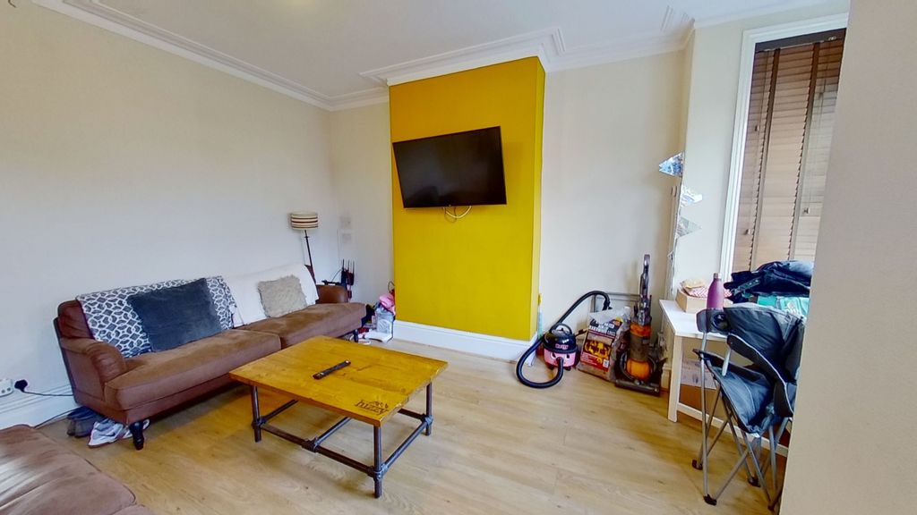 Property photo 2 of 11 St-Anns-Avenue-10122022172407