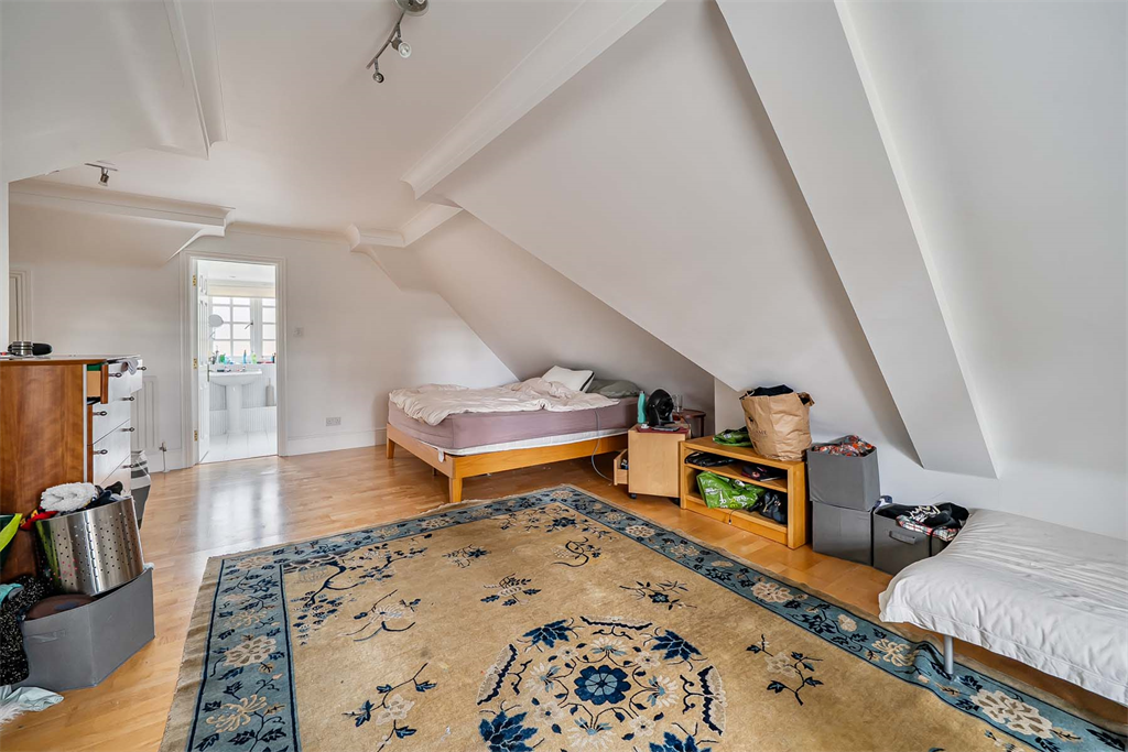 Additional image 8 of 3 bed flat for sale12 Court Gardens, Goring On Thames RG8