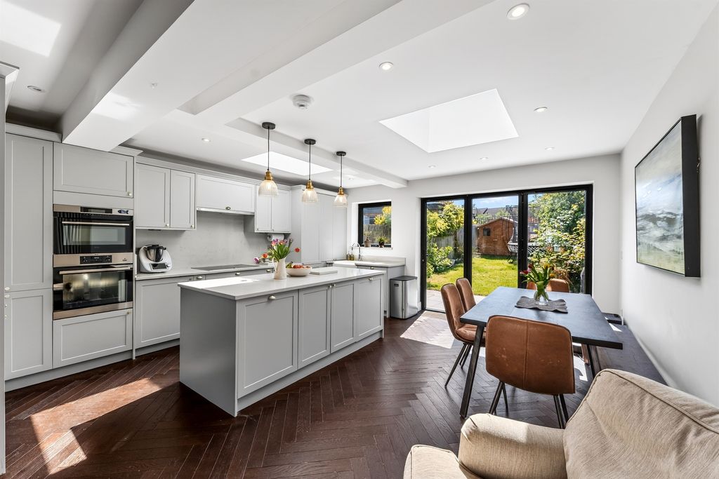 Property photo 2 of 19