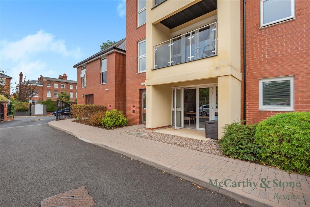 Property photo 1 of 34 8703172-Exterior08.Jpg