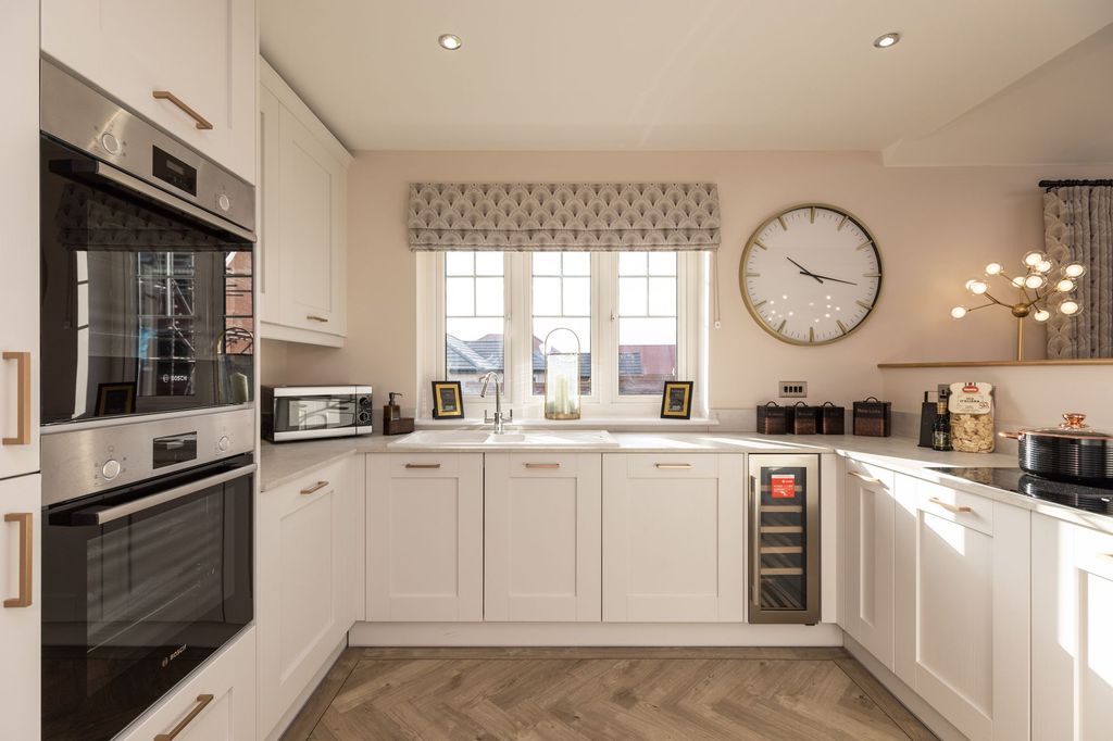 Property photo 2 of 12 Kitchen