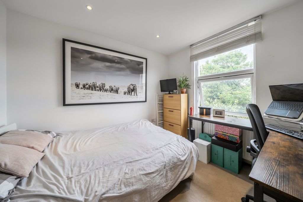 Property photo 3 of 17 1453803-13-69Fdeb...