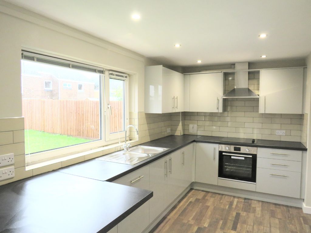 Property photo 2 of 11 Kitchen