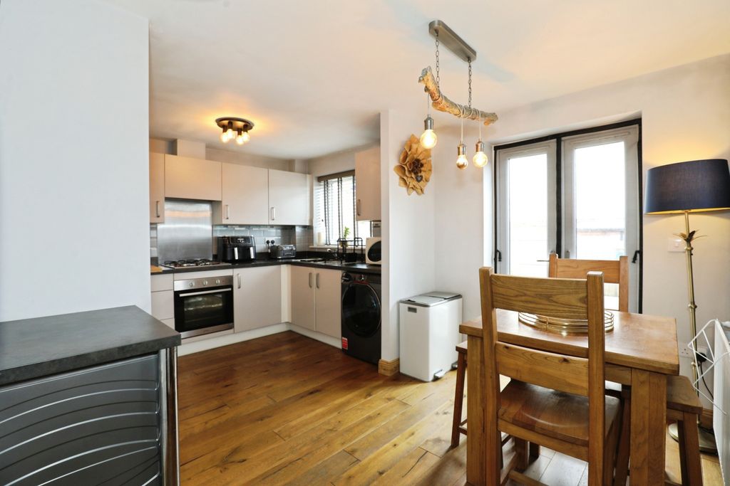 Property photo 2 of 22