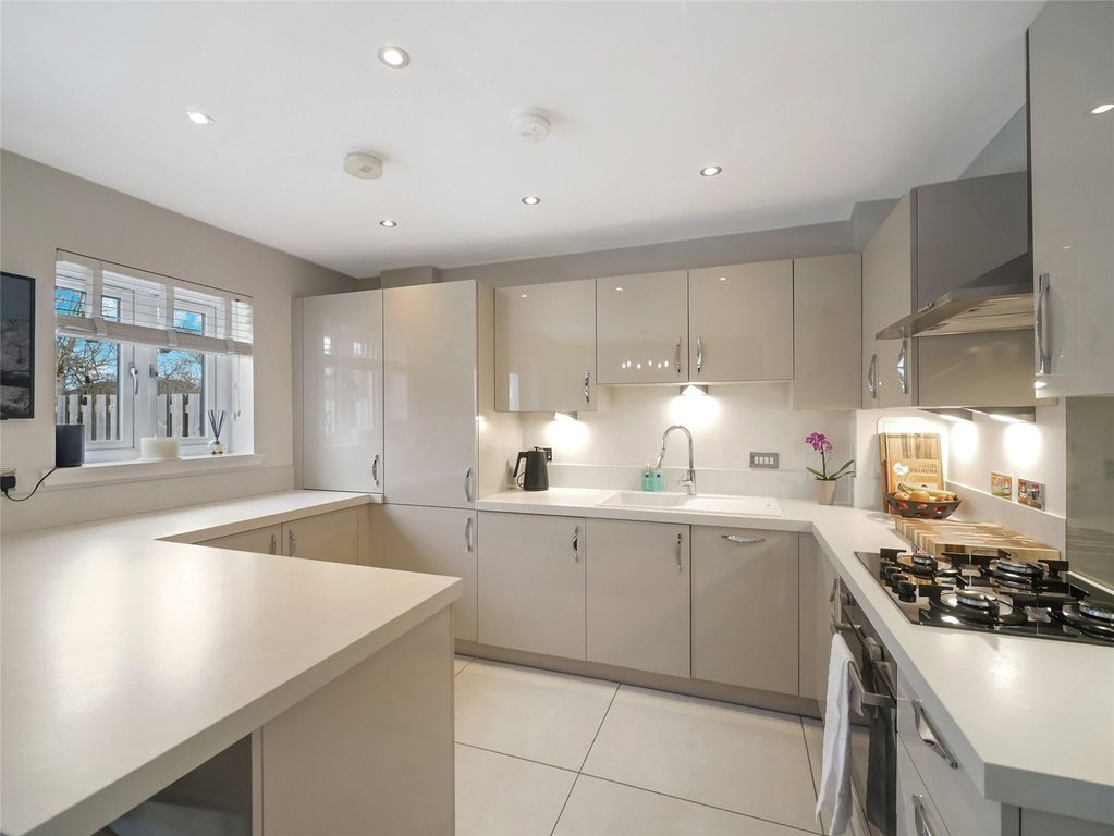 Property photo 3 of 28 Picture No. 11