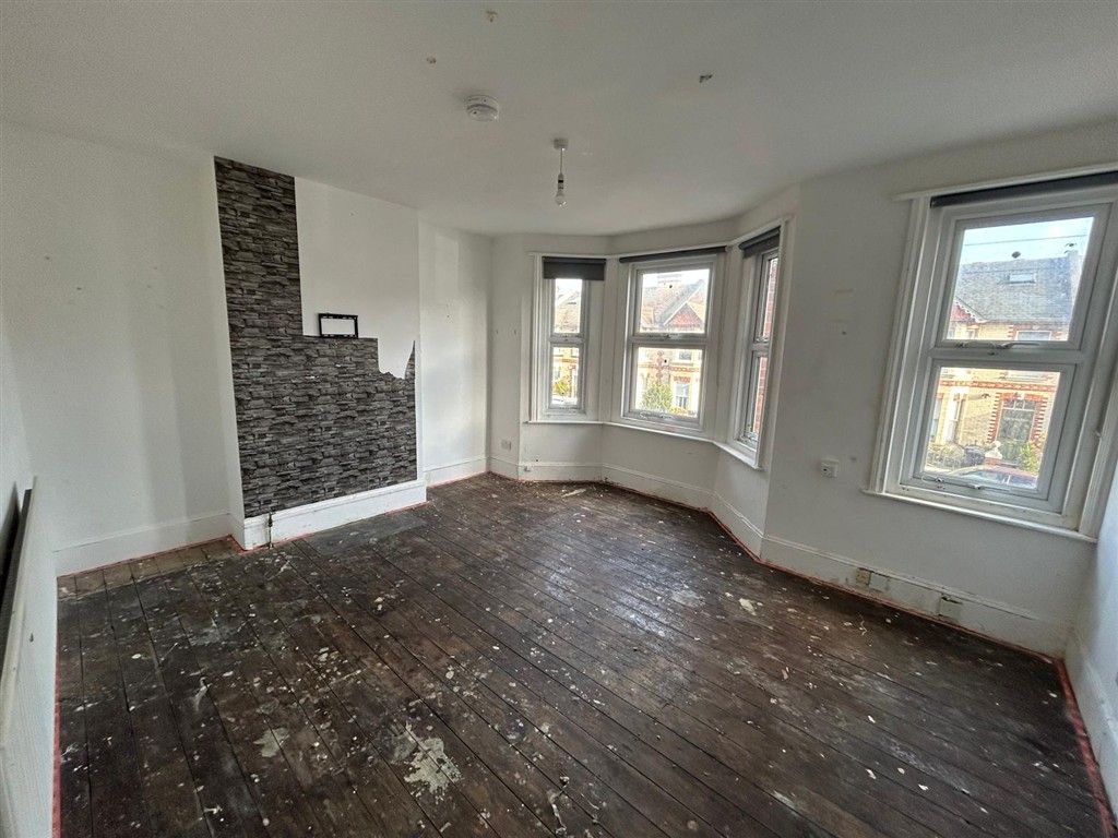 Property photo 3 of 6