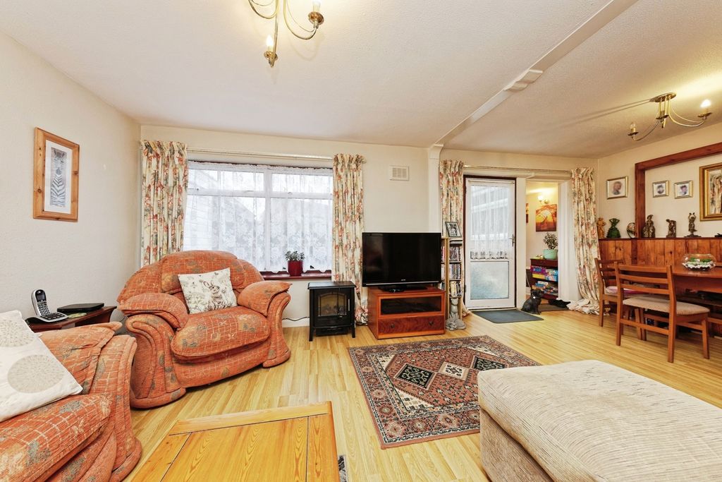 Property photo 3 of 20 Pbox-Img.Jpg