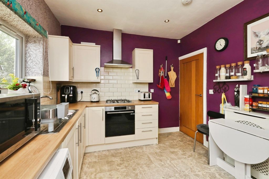 Property photo 3 of 24