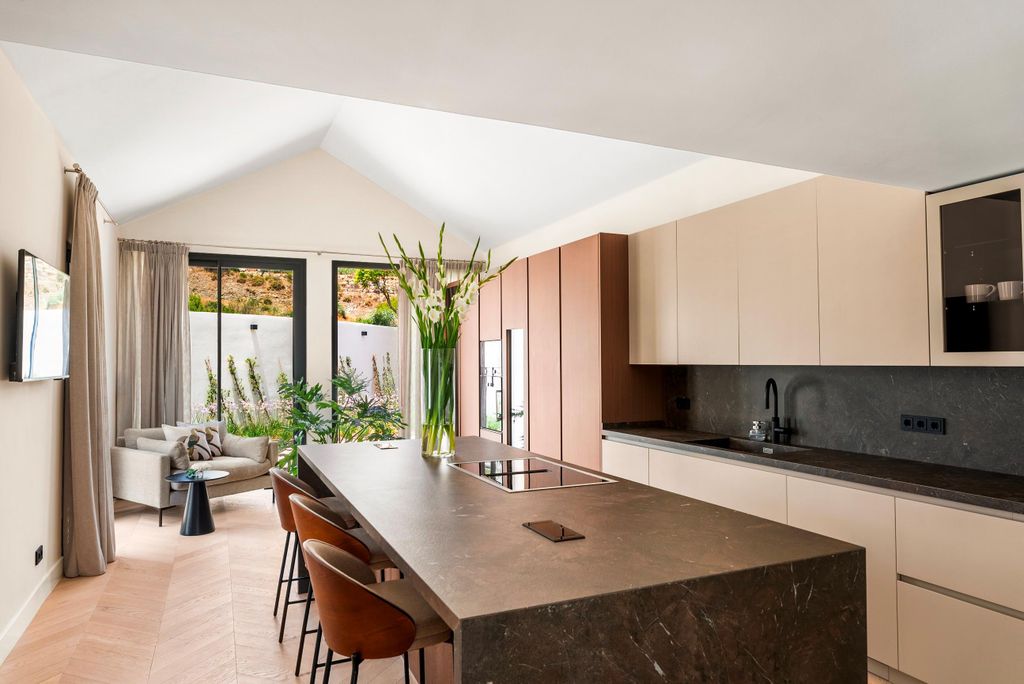 Property photo 3 of 20 Image