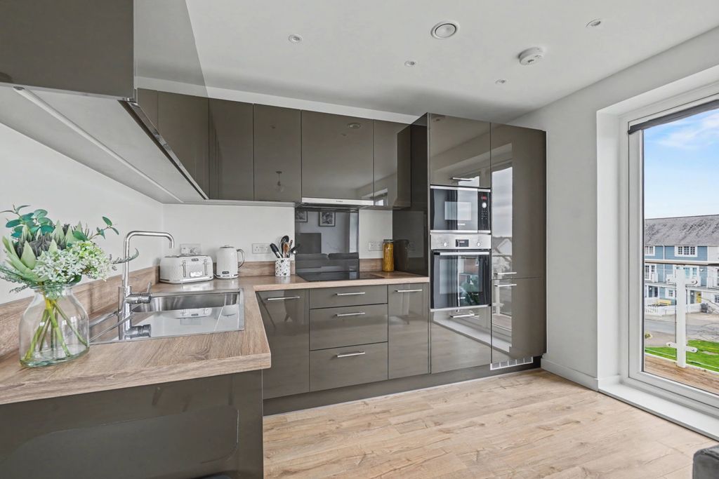 Property photo 1 of 25