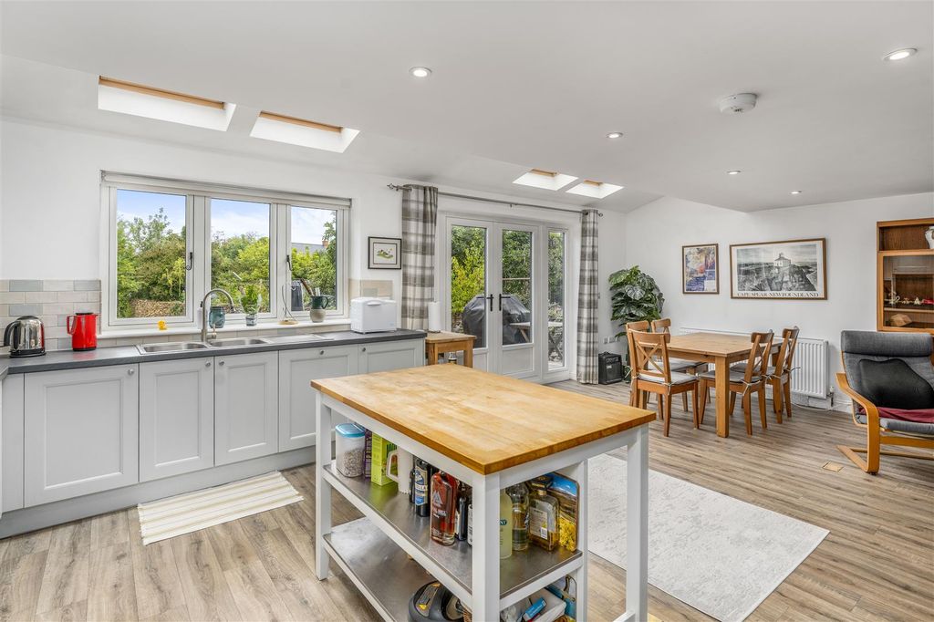 Property photo 2 of 17 14 Wales Street, Kings Sutton-13.Jpg