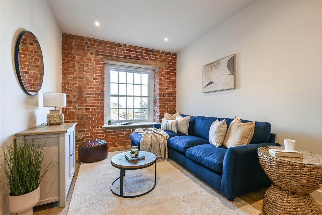 Property photo 3 of 30 Living Room