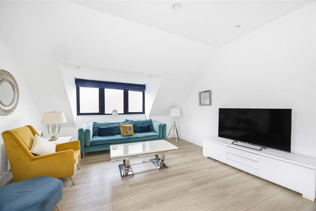 Property photo 3 of 24 14