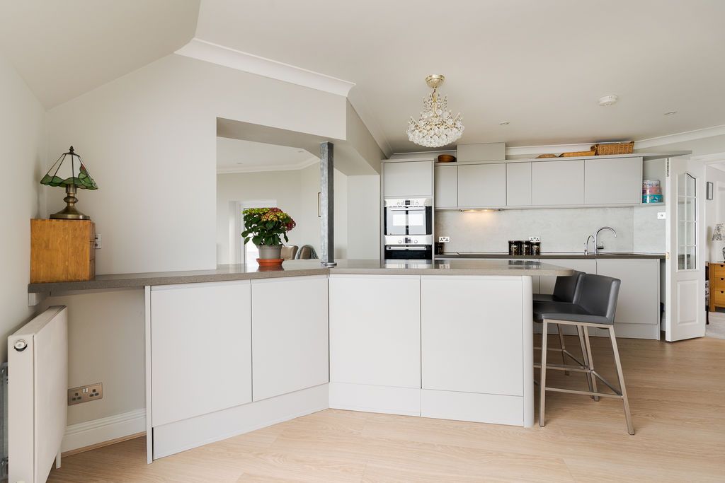 Additional image 6 of 4 bed flat for saleGlynne Tower, Bridgeman Road, Penarth CF64