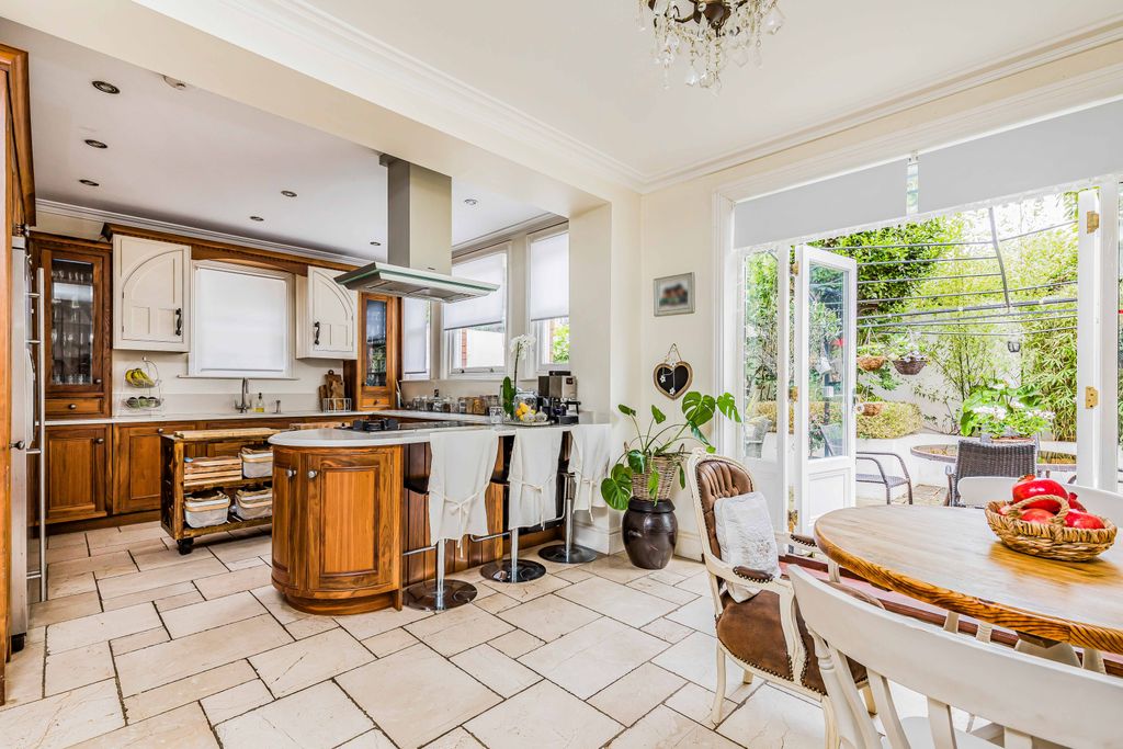 Property photo 3 of 32 14 Craneswater Park, Southsea-72