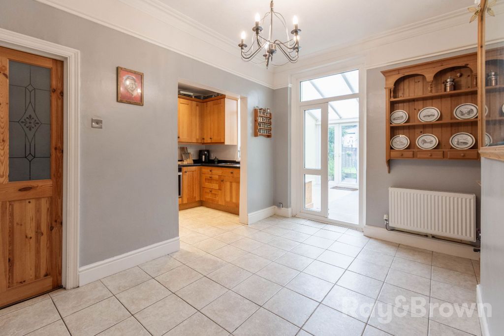 Property photo 3 of 49