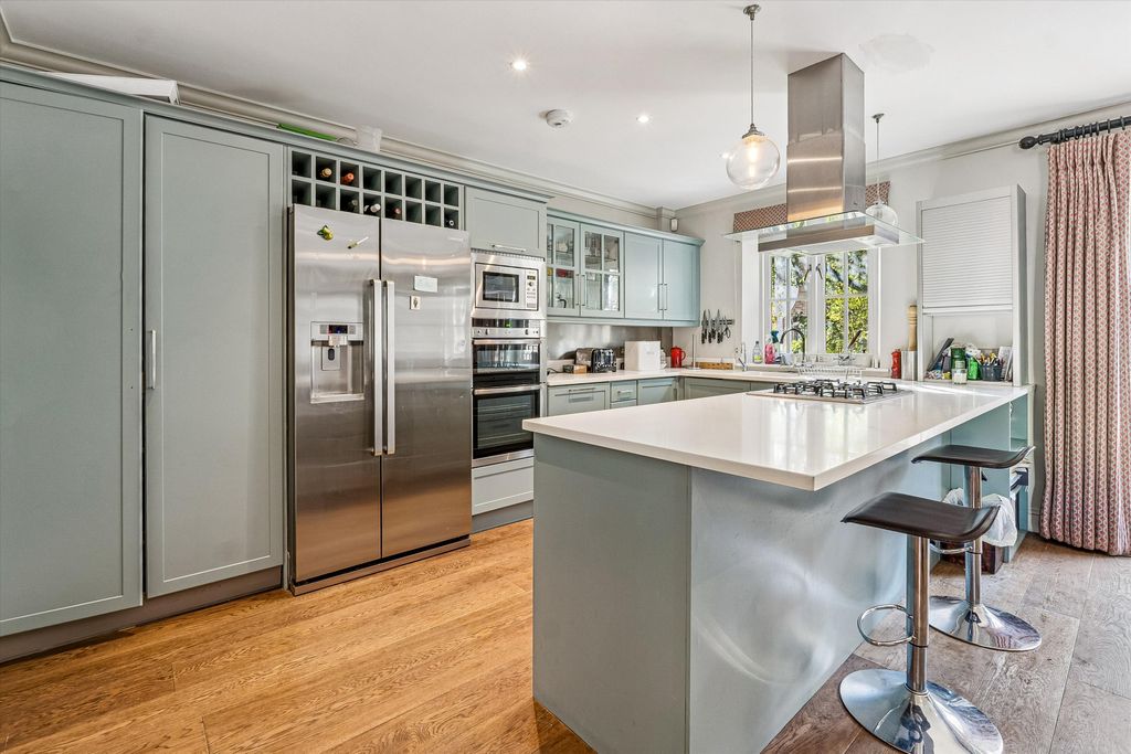 Property photo 2 of 19 Image