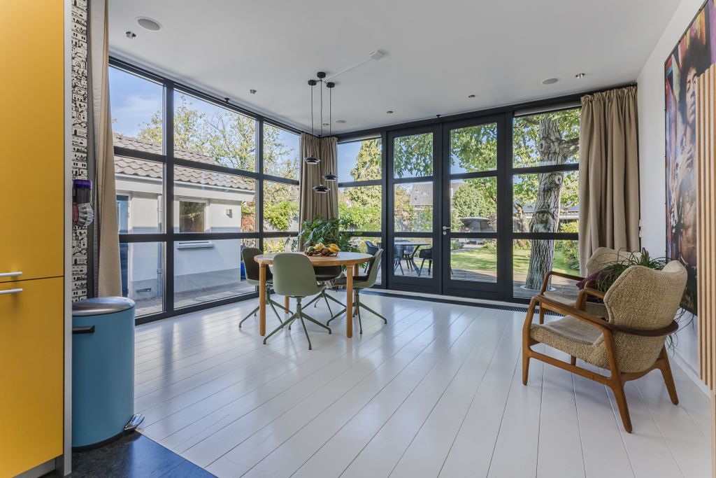 Property photo 2 of 44