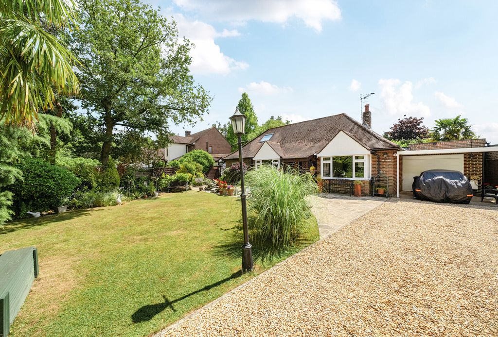 Property photo 1 of 16 1315929-19-686682...
