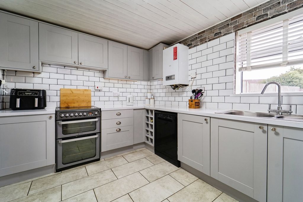 Property photo 3 of 21 Pbox-Img.Jpg