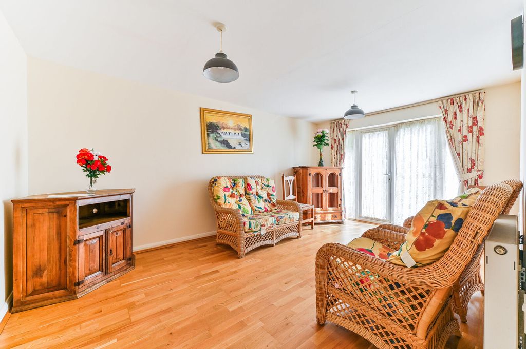 Property photo 2 of 16