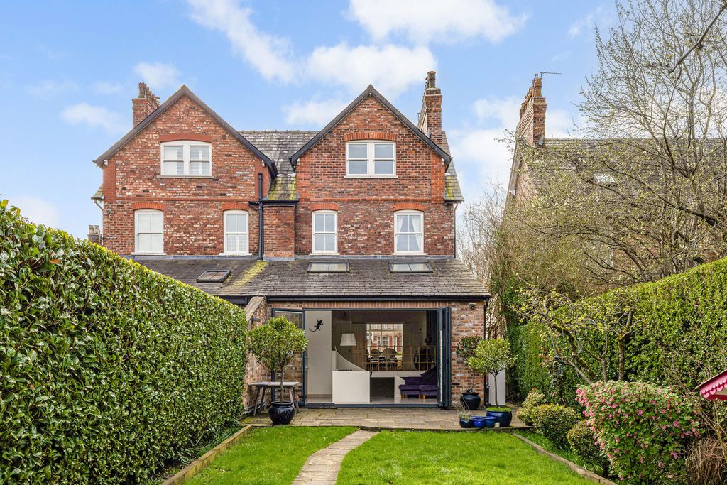 Property photo 2 of 31