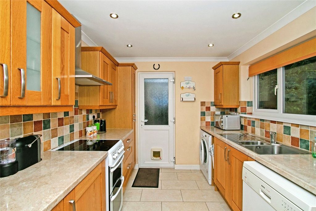 Property photo 3 of 14 Kitchen