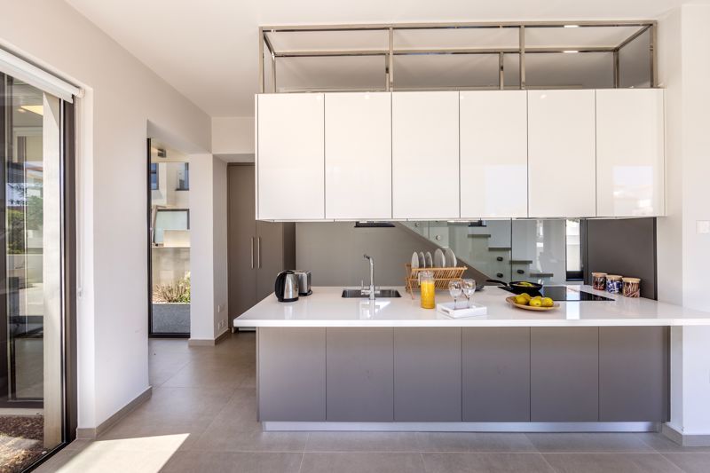 Property photo 2 of 20 Kitchen