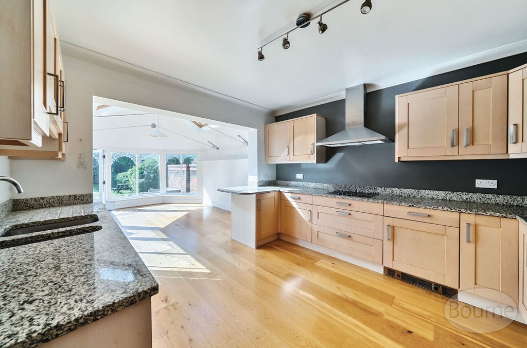 Property photo 2 of 14 Ef6c17d0-669E-40F...