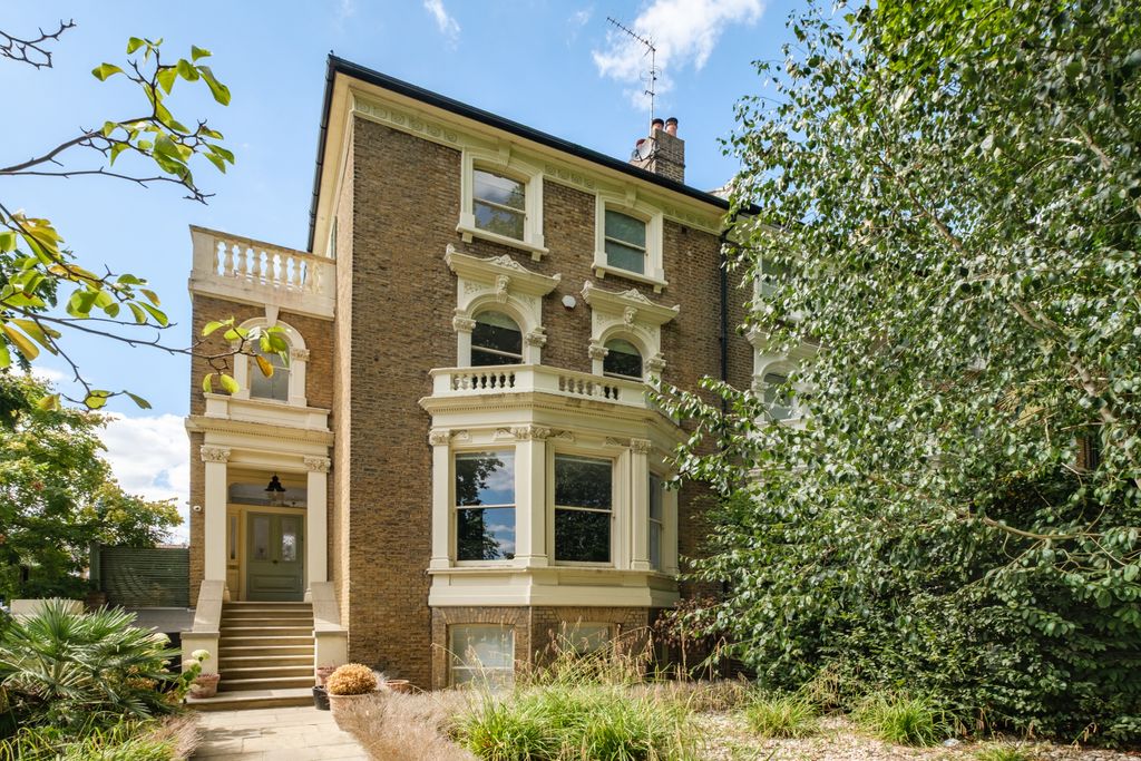 Property photo 1 of 52