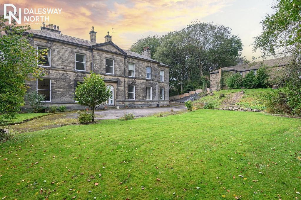 Property photo 1 of 27