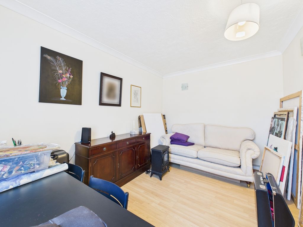 Property photo 3 of 11 Cam03519G0-Pr0235-Still005