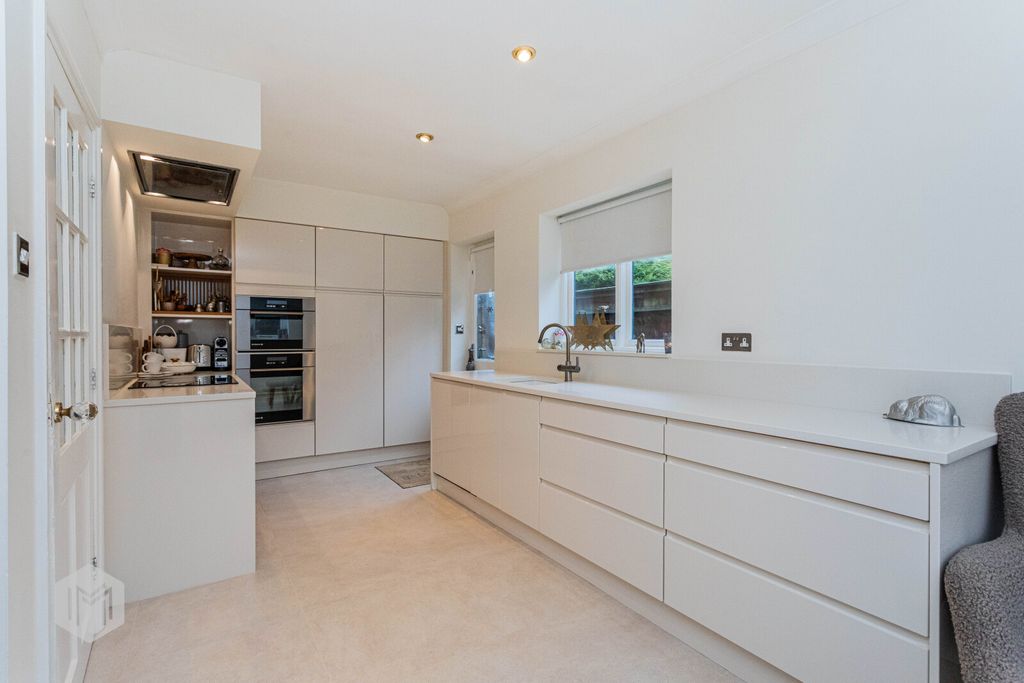 Property photo 3 of 45 Picture No. 10