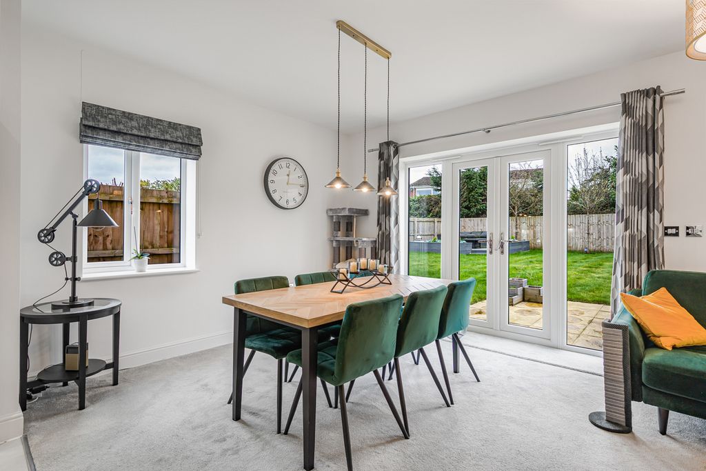 Property photo 3 of 21 Dining Area