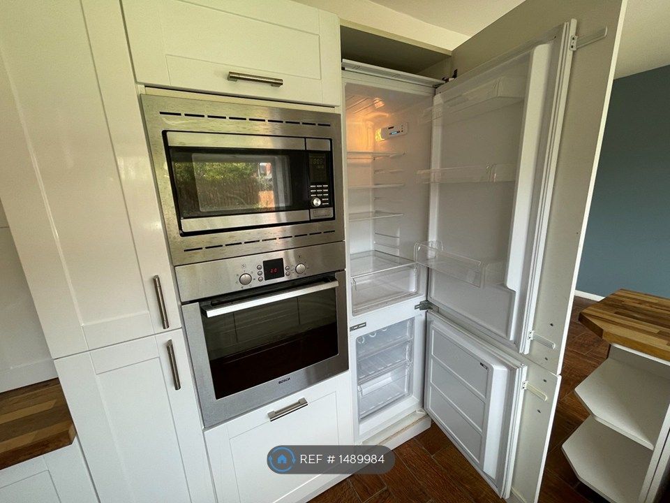 Property photo 3 of 19 Integrated Fridge And Freezer