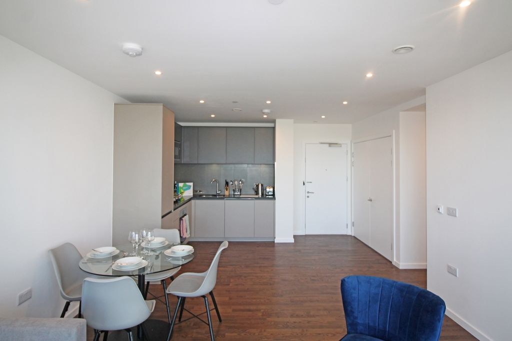 Property photo 3 of 8 Livnig Area