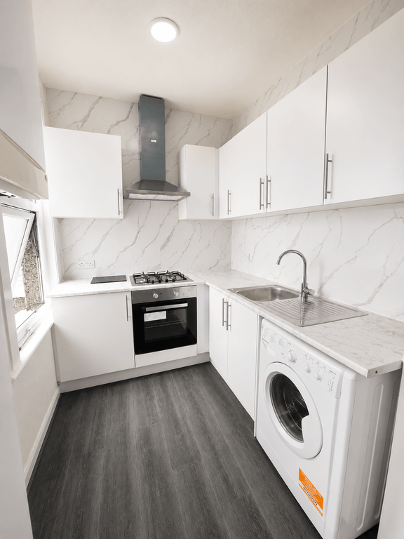Property photo 1 of 8 Newly Decorated 1 Bedroom First Floor Flat (Elizabeth Line)
